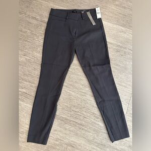 NWT LOFT Women’s Grey skinny leg pants - size 4